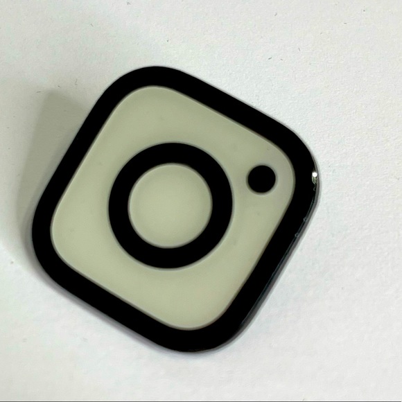 Emoji pins lot Smily Face Heart Instagram Set of 4 New - Picture 6 of 7